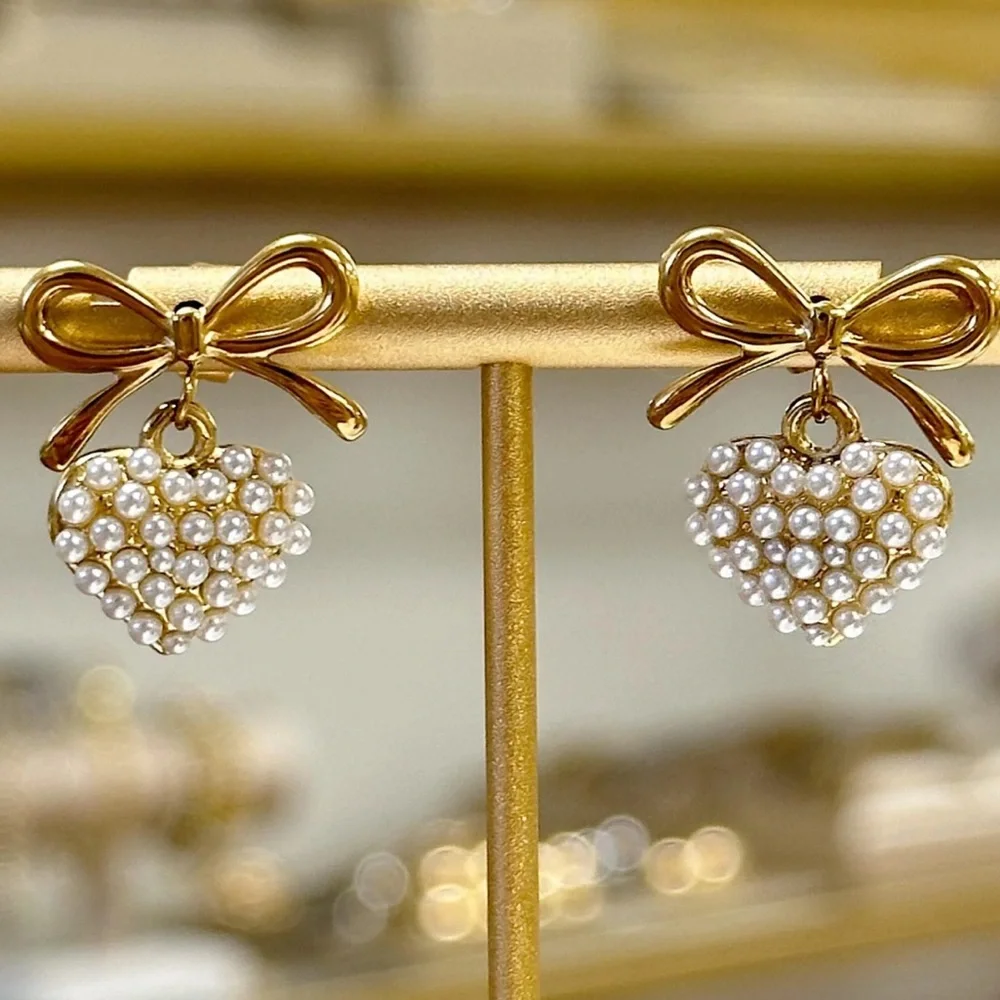 Pearl Love Pendant with Bow Knot Earrings
18K Gold Plated Stainless Steel - Picture 1 of 12